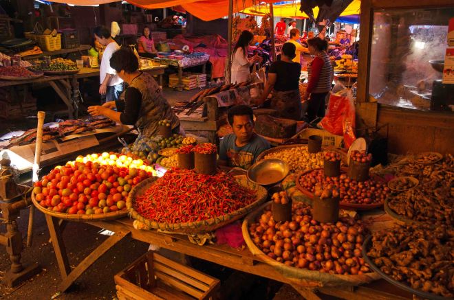 Peppers, onions, ginger and garlic for sale in Tomohon market, Sulawesi.